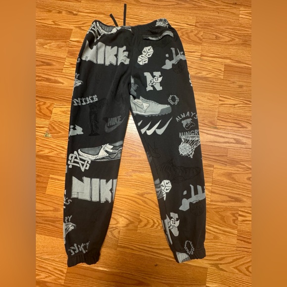 Nike Sportswear Club Fleece Men's Printed Joggers- Medium - EUC - Picture 8 of 11